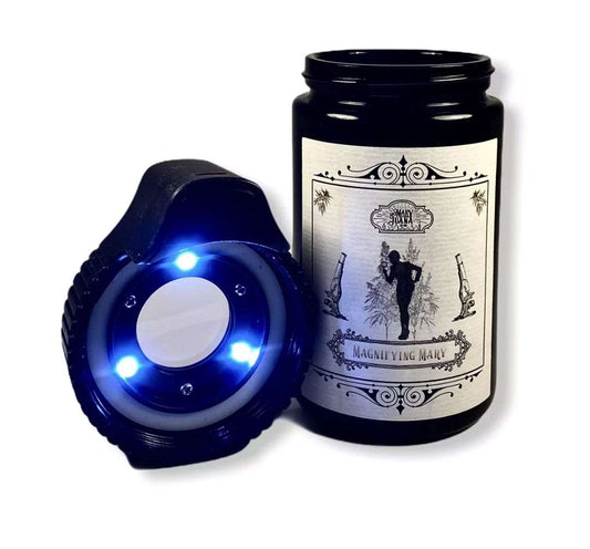 Magnifying Mary ‚Mrs. Holmes‘